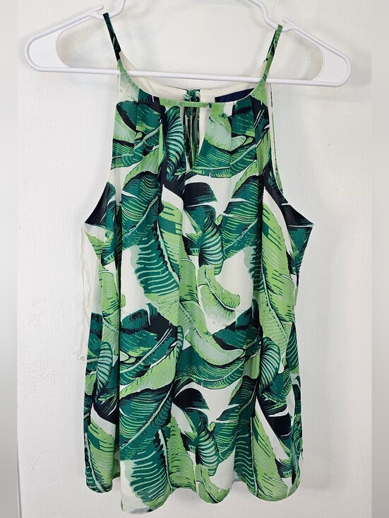 Francesca's Collections Tops - Sexy Leaf Print Tank Top